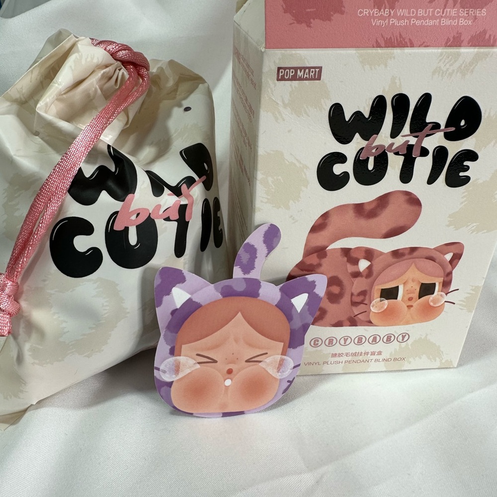 CRYBABY Wild but Cutie Vinyl Plush Pendant CONFIRMED NEON CUTIE Box Pop Mart - Picture 2 of 12